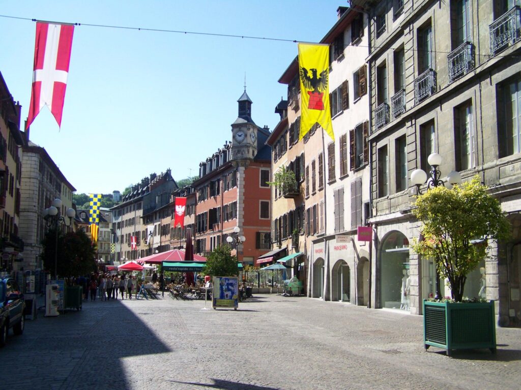 Place Saint-Léger dans le centre historique de Chambéry